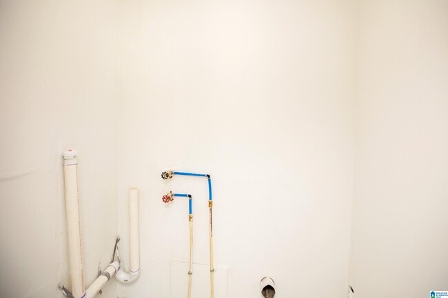 Building Photo - 410 Swann Dr