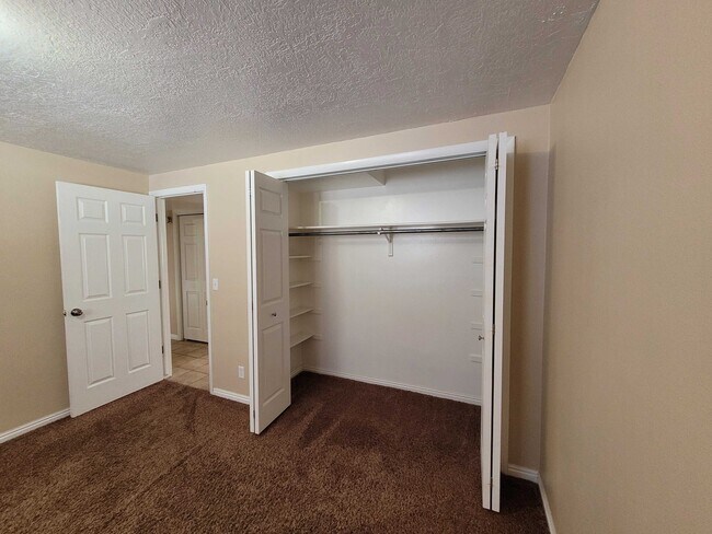 Building Photo - 125 W 1100 N