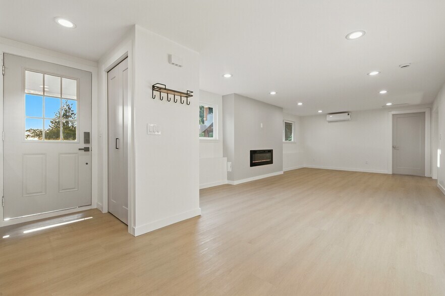 Living room - 5150 S Creston St