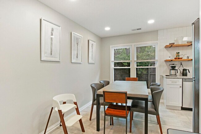 Building Photo - 1532 North Ave