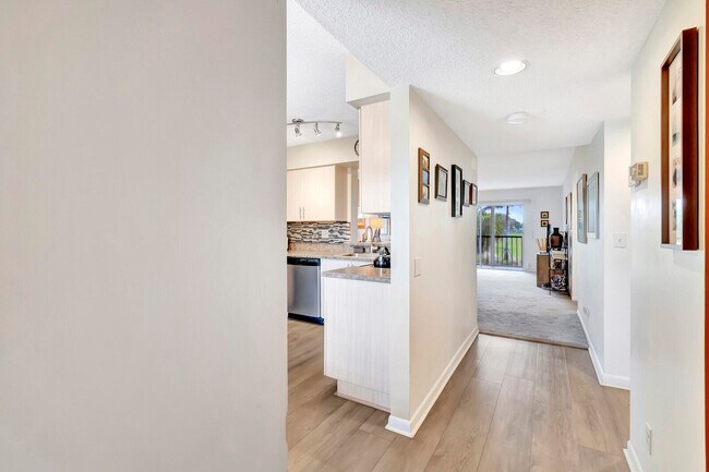 Building Photo - 14376 Amberly Ln