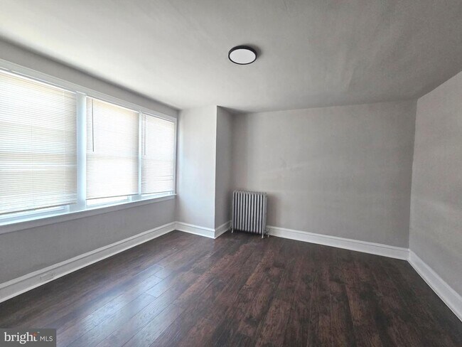 Building Photo - 204 W Duncannon Ave