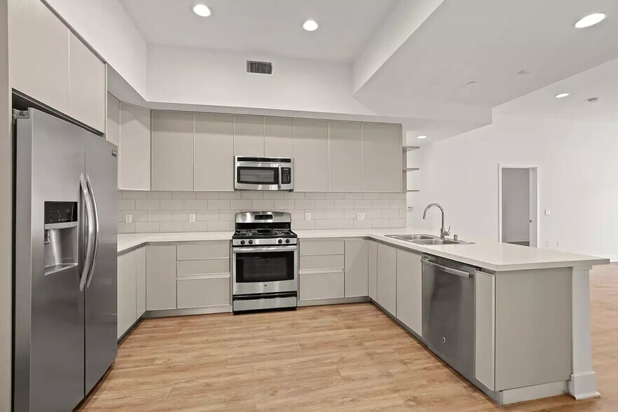 Building Photo - 5308 Sepulveda Blvd