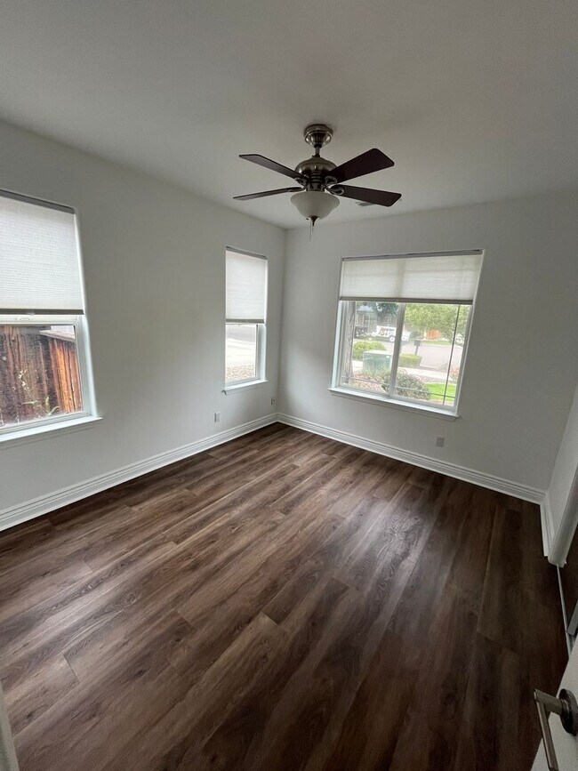 Building Photo - Well-maintained 3-bedroom, 2-bath home
