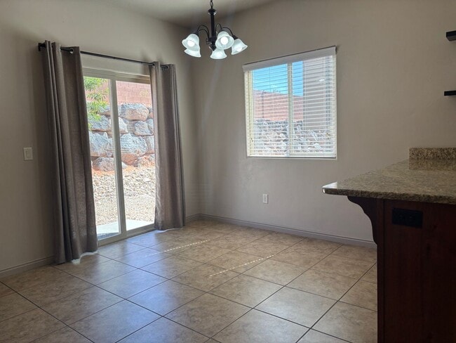Building Photo - Beautiful 3 bedroom, 2.5 bath  townhome in...