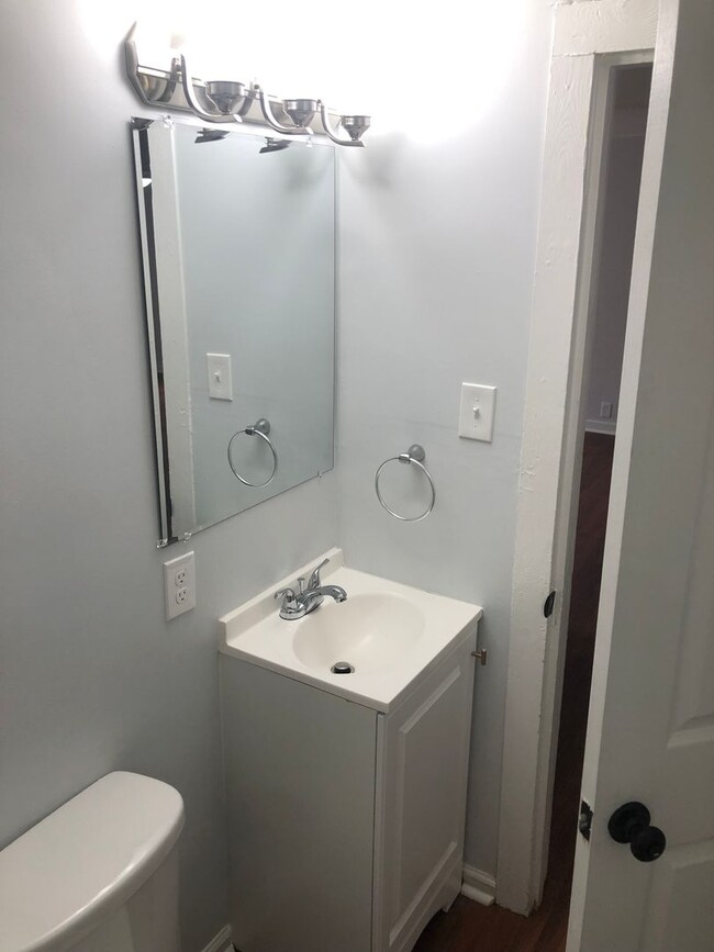 Building Photo - Beautiful Remolded Home Near Downtown Spar...