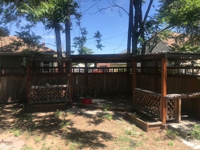 Building Photo - Beautifully updated home with 2 car garage