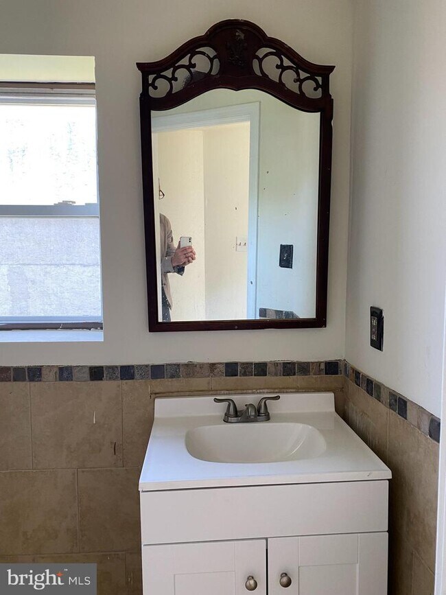 Building Photo - 649 N 40th St