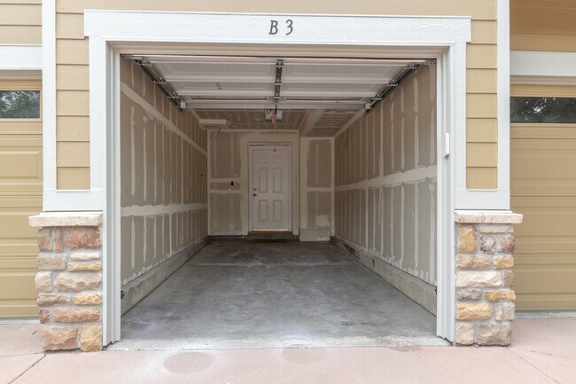 Building Photo - 14300 Waterside Ln