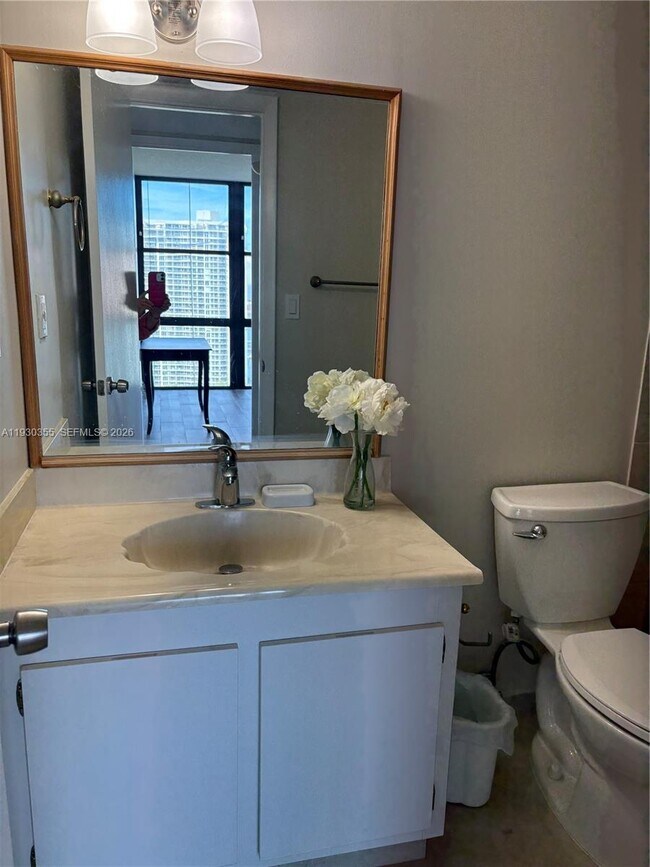 Building Photo - 18181 NE 31st Ct