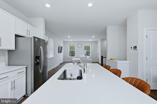 Building Photo - 369 Soft Rush Ln