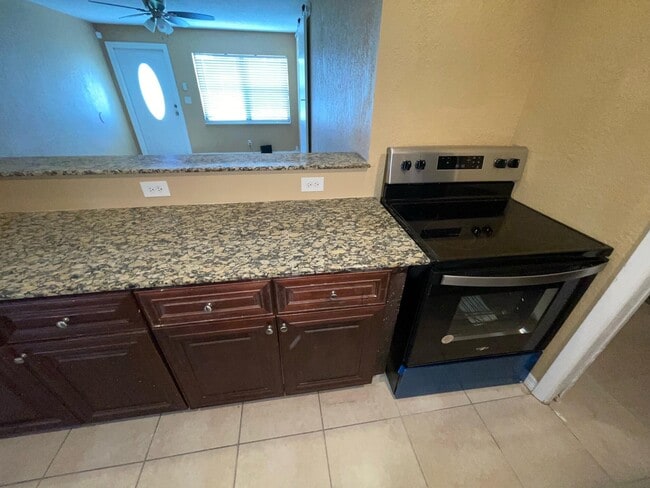 Building Photo - 1650 W 12th Ct