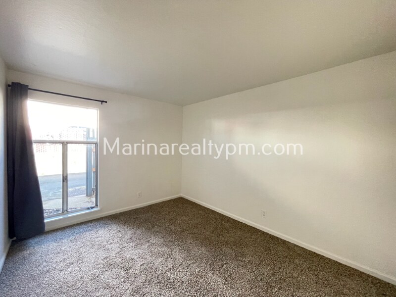 Building Photo - 1230 Brookside Dr