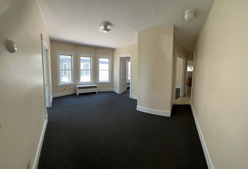 Building Photo - 11 Hickok Pl