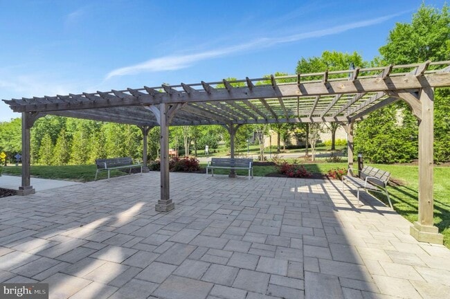 Building Photo - 102 St Ives Pl