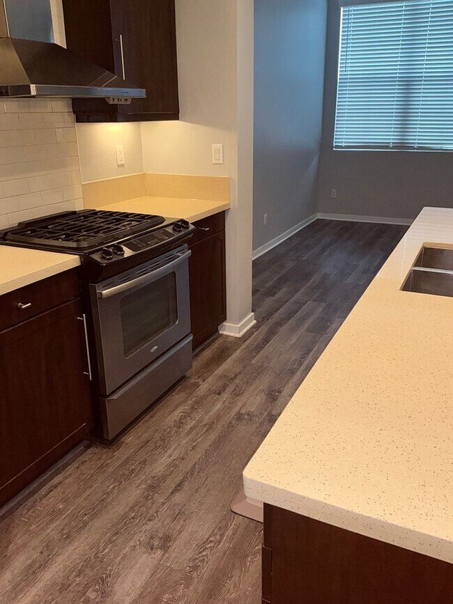 Building Photo - 3 Bedroom 3 Bath Townhouse Style Condo at Depot Walk in Orange