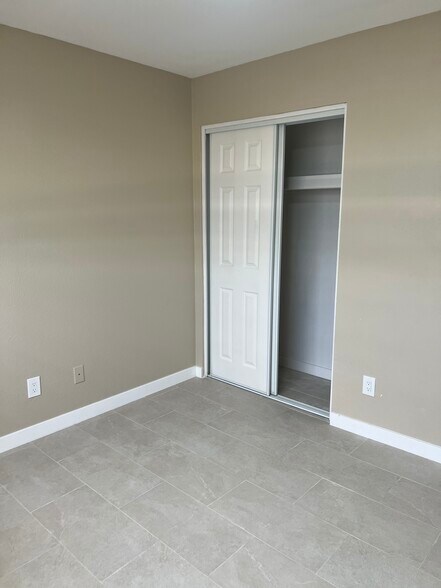 Building Photo - 1731 E Cheery Lynn Rd