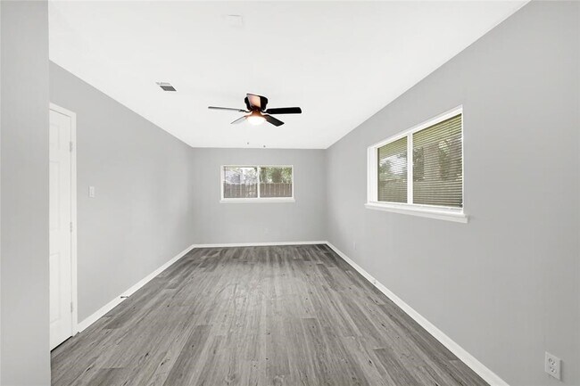 Building Photo - 5538 Berry Creek Dr