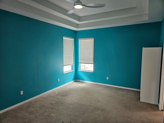 Building Photo - One-year lease starting in January, with free move-in for December.