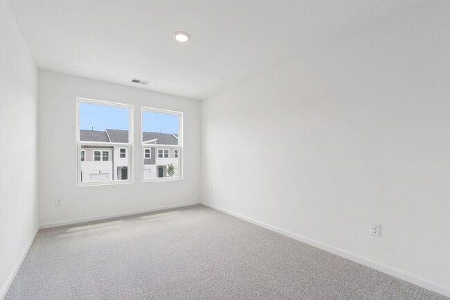 Building Photo - Modern 3-Bedroom Townhome Near Downtown Du...