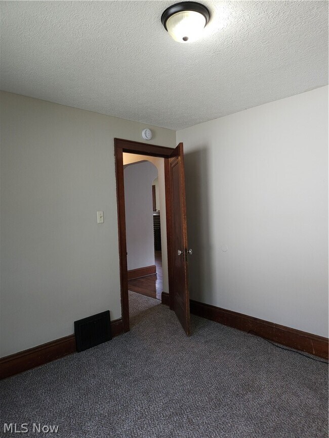Building Photo - 578 Plum Ave