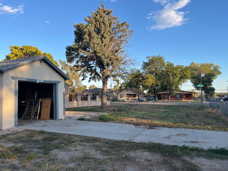 Building Photo - 510 N Queens Ave