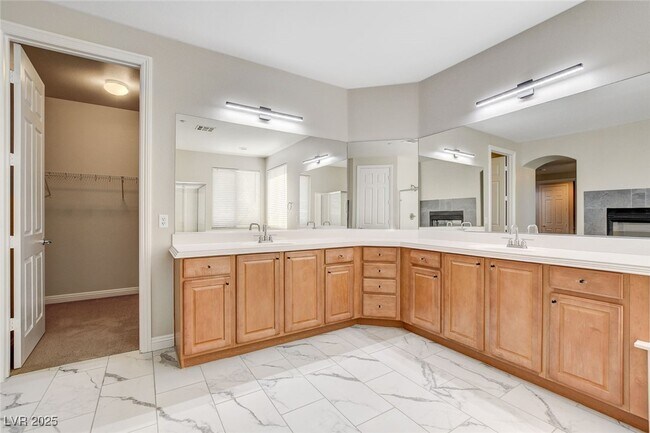 Building Photo - 2411 Winter Cliffs St