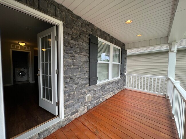 Building Photo - 2198 Laurens Dr