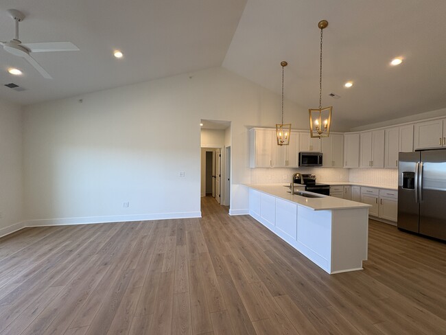 Building Photo - 420 Capstone Dr