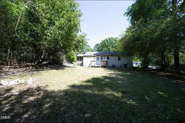 Building Photo - Charming Renovated Ranch – Turn-Key Ready in a Prime Raleigh Location
