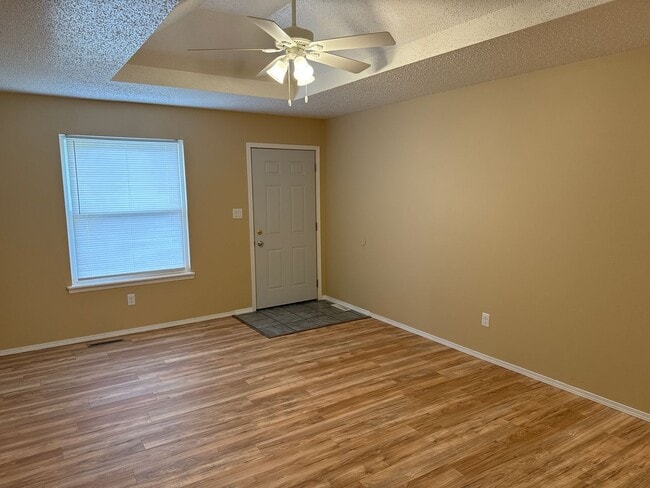 Building Photo - 2 Bedroom 2 Bathroom Duplex for $895 in So...