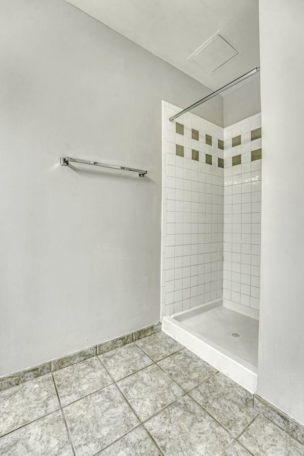Building Photo - 1300 N St NW