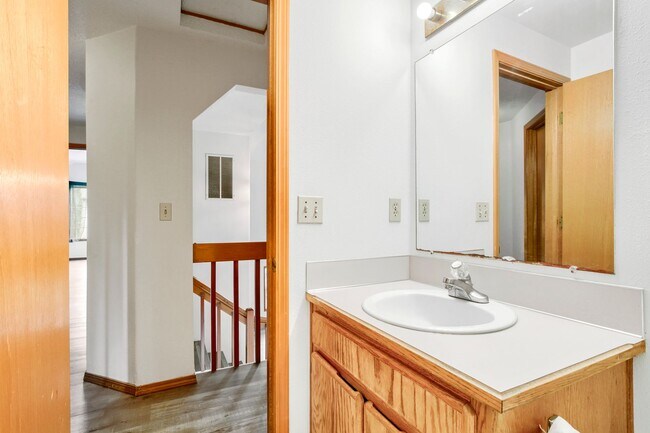 Building Photo - 3BR/2.5BA Two-Story Home in Bethany/NW Portland — Expansive Backyard Deck, Fully Fenced Yard & 2-...