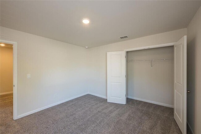 Building Photo - 345 Timberland Ave