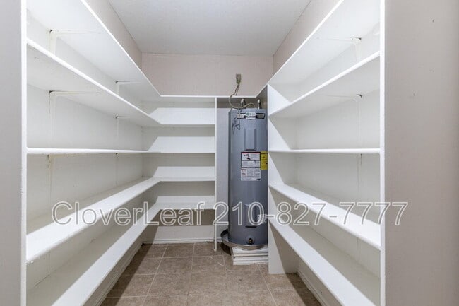 Building Photo - 6203 Lakeview Dr.