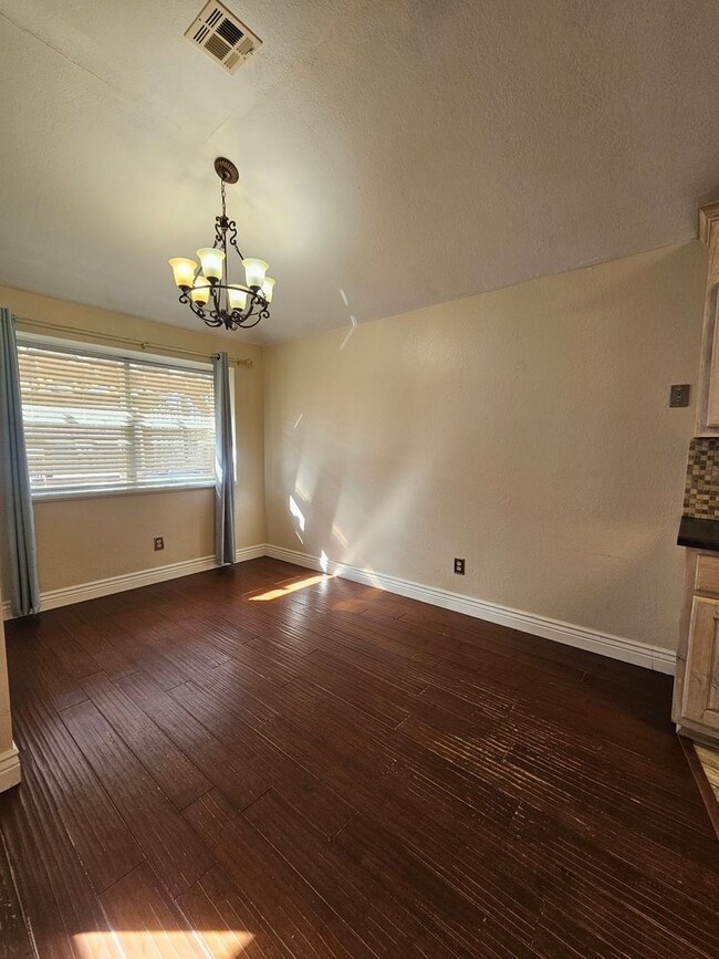 Building Photo - (3) Bed/(2) Bath in SE Norman! Pets Negotiable!