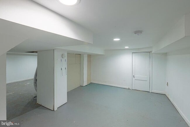 Building Photo - 8 Irving Pl