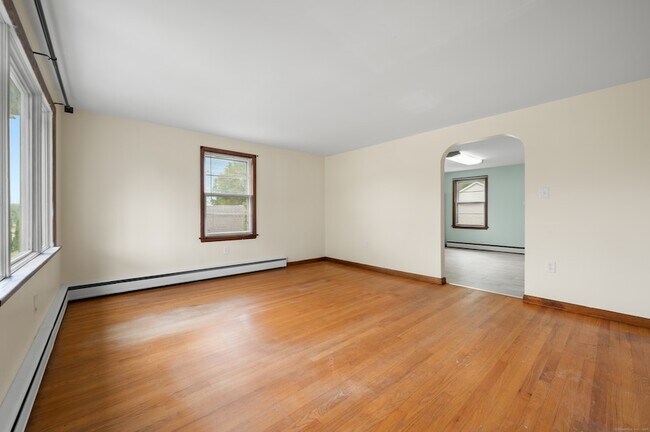 Building Photo - 204 Dunham St