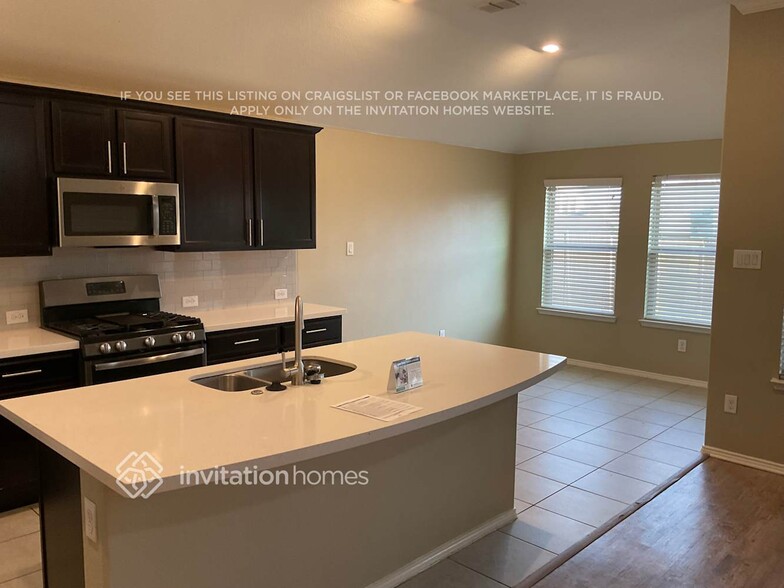 Building Photo - 517 Saguaro Dr
