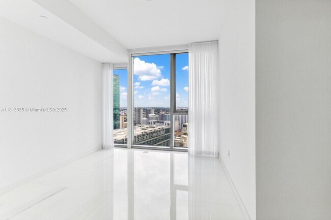 Building Photo - 300 Biscayne Blvd Way
