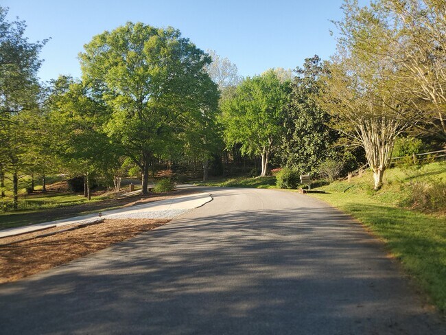 Building Photo - 4704 Great Oaks Dr