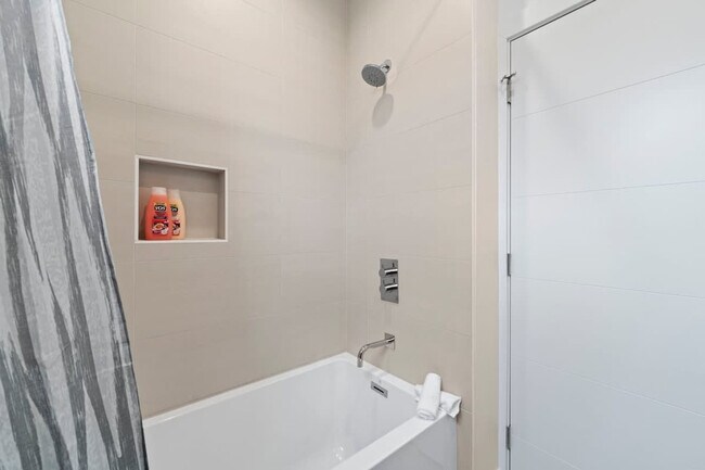 Building Photo - 2110 W Washington Blvd