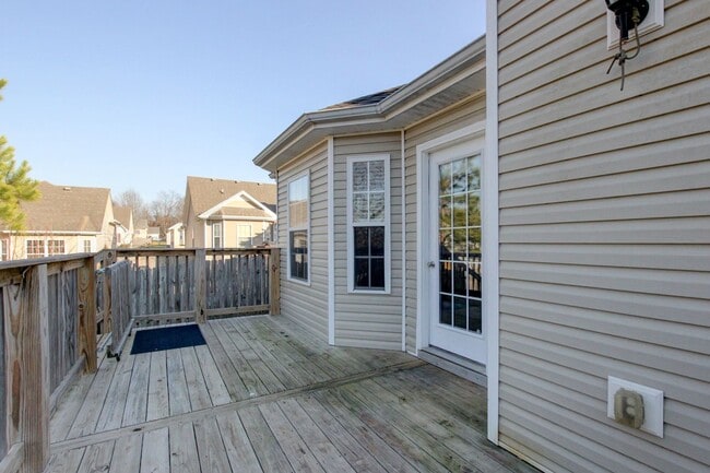 Building Photo - 3 bed 2 bath Fenced yard.  Heart of St. B.  Hurry.