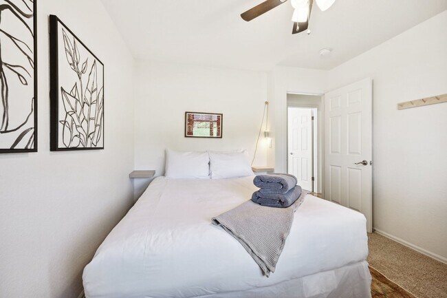 Building Photo - Amazing Arvada Upstairs Duplex Available N...