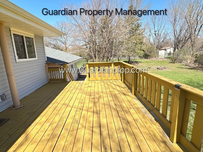 Building Photo - Champlin Single Family Home, Large Fenced Yard, Deck, 2 Car Garage,  Video Tour