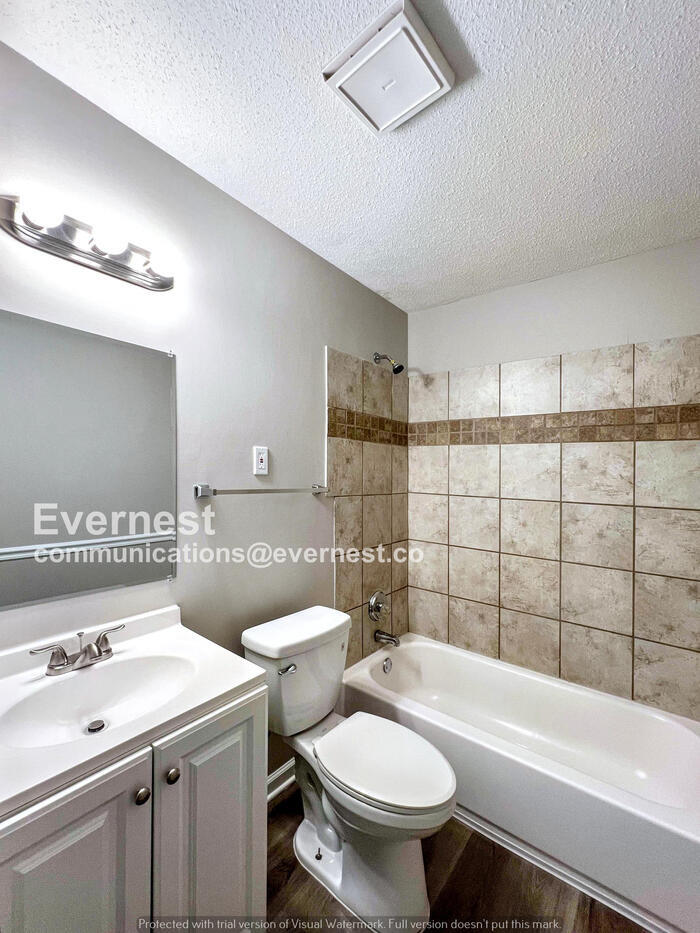 Building Photo - 6320 Forest Glen Dr