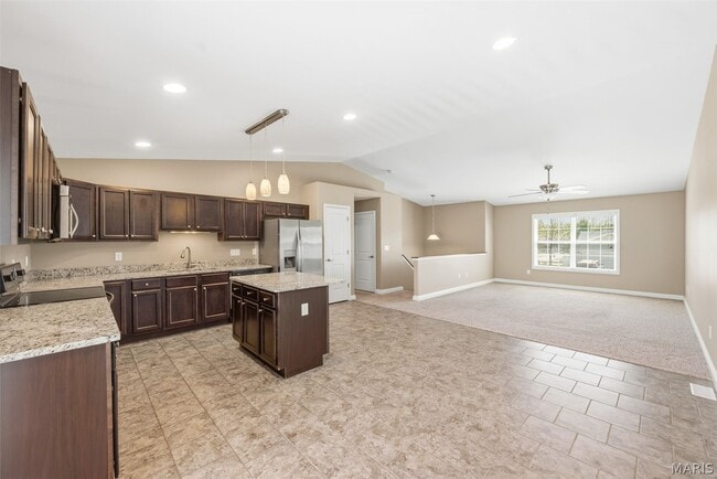 Building Photo - 305 Shadow Trace Dr