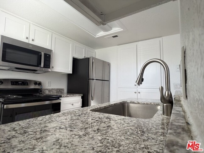 Building Photo - 1930 E College Ave