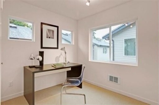 Building Photo - $1000 Off Your 1st month on this Immaculate 3 bed 3.5 bath!