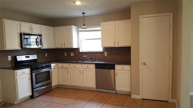 Building Photo - 2602 Desert Sage Dr